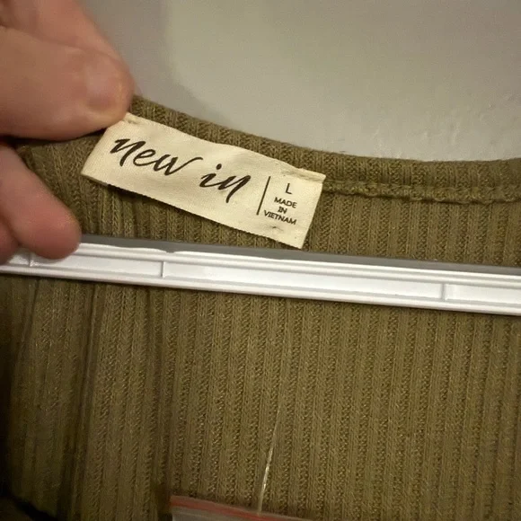 Elegant Olive Blouse with Button Detail - Picture 4 of 5